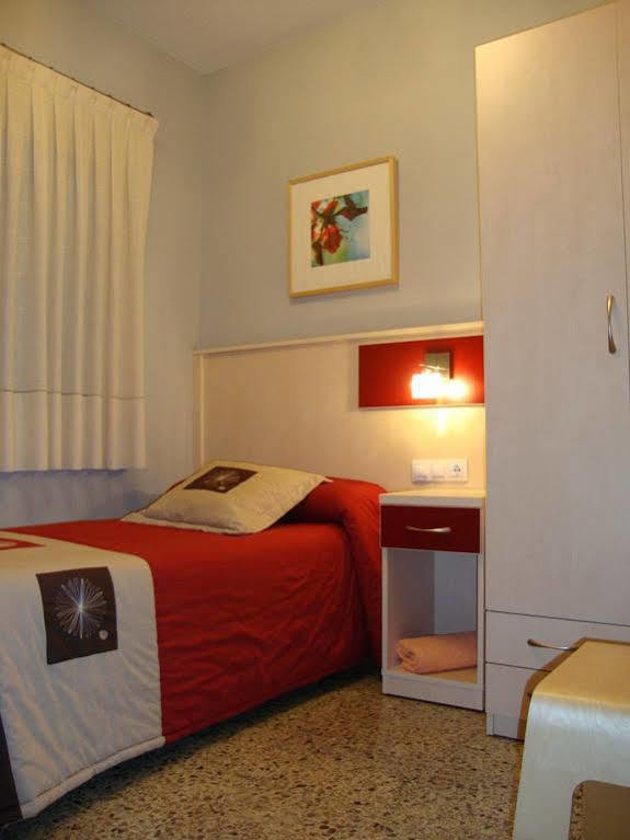 Hostal Badalona Exteriör bild